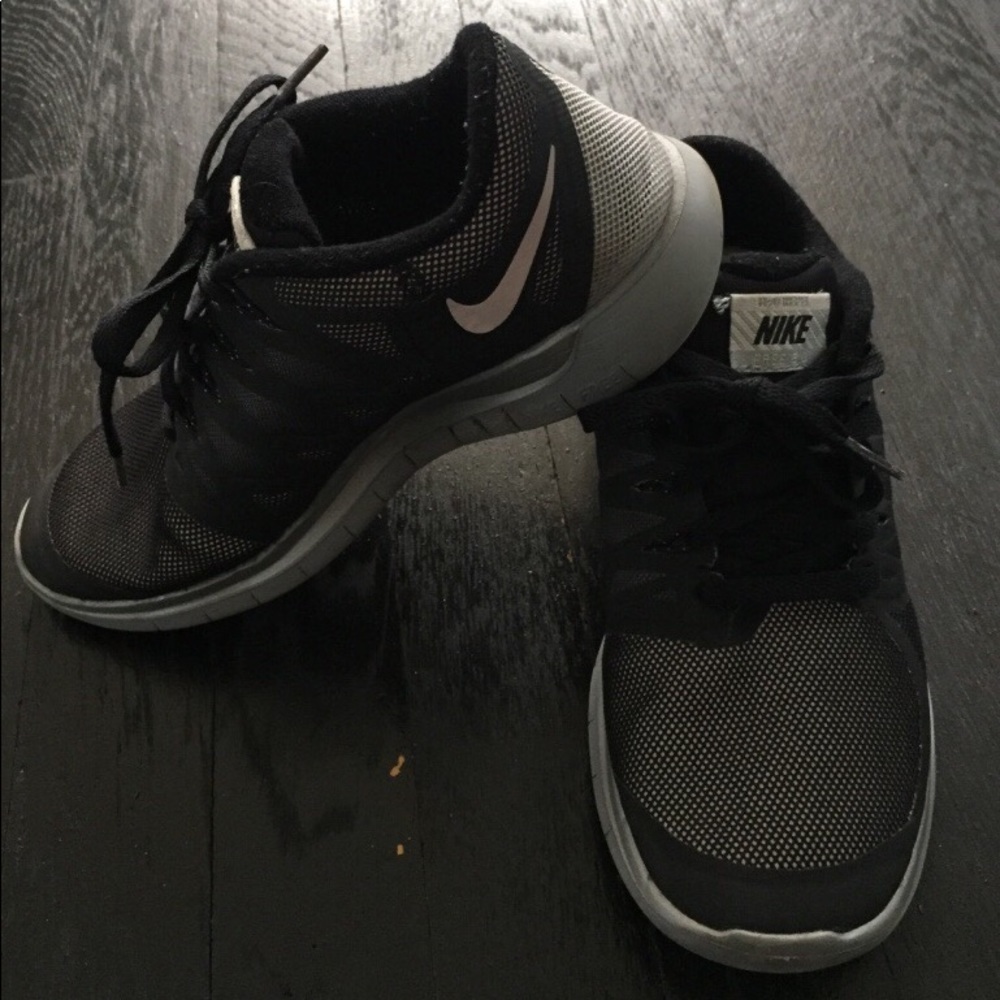 ❌SOLD❌Black Nike Sneakers/running shoes.